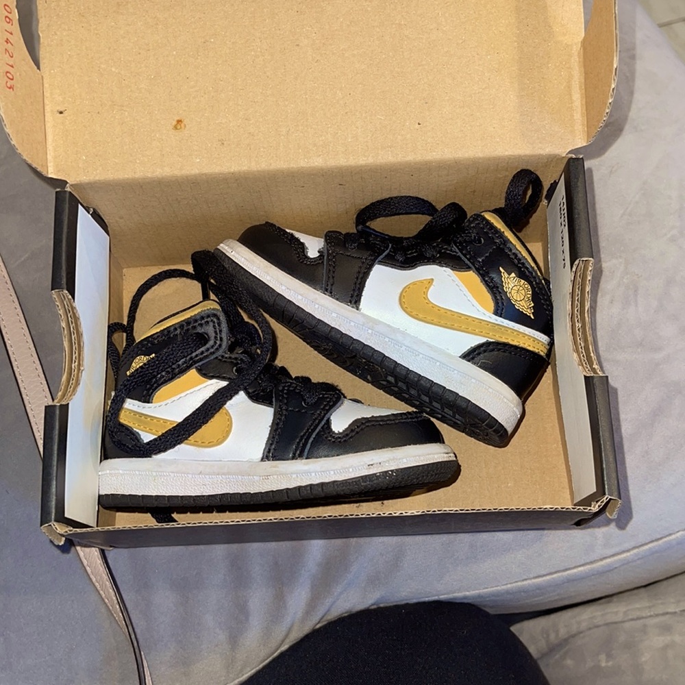 Jordan 1 mid se 🌸